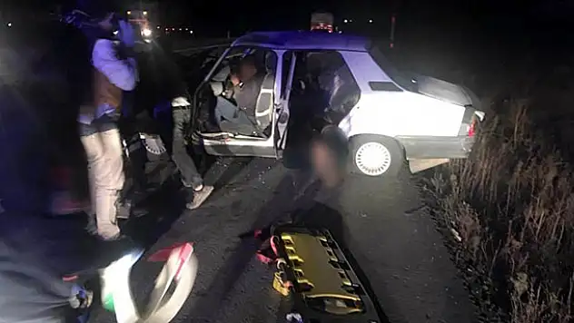 Konya'da otomobil traktöre bağlı römorka çarptı: 2 ölü, 2'si çocuk 3 yaralı