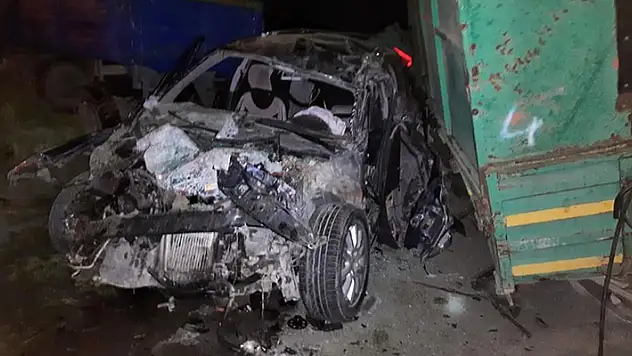 Konya'da otomobil traktörün römorklarına çarptı: 1 ölü, 3 yaralı
