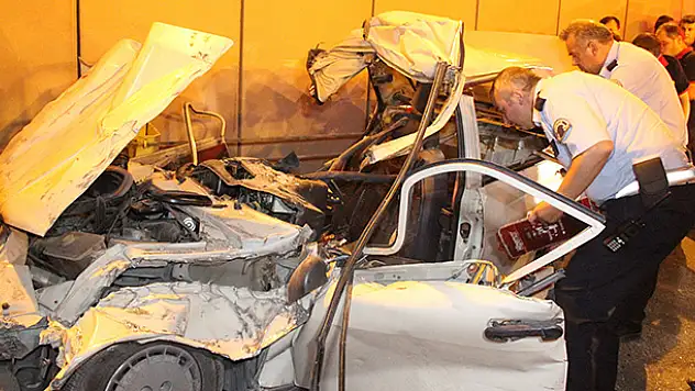 Konya'da otomobil vince çarptı: 1 ölü, 3 yaralı