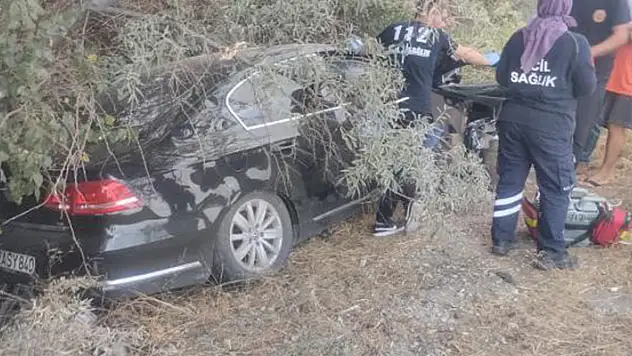 Konya'da otomobil yol kenarındaki ağaçlara çarptı: 1 ölü, 1 yaralı
