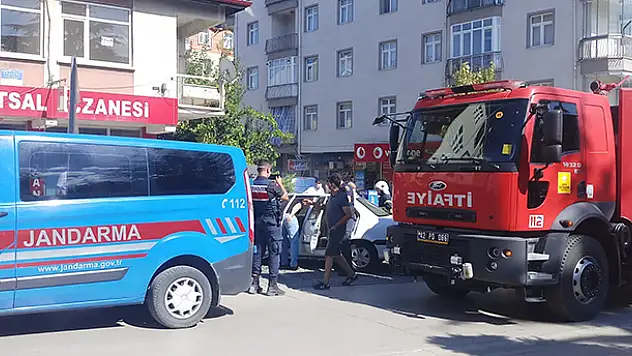 Konya'da otomobildeki yangın büyümeden söndürüldü