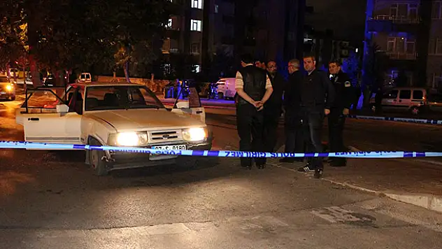 Konya'da otomobile silahlı saldırı! - Kırmızı ışıkta infaz