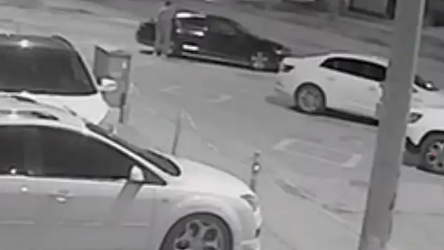 Konya'da otomobilin çalınma anı güvenlik kamerasında
