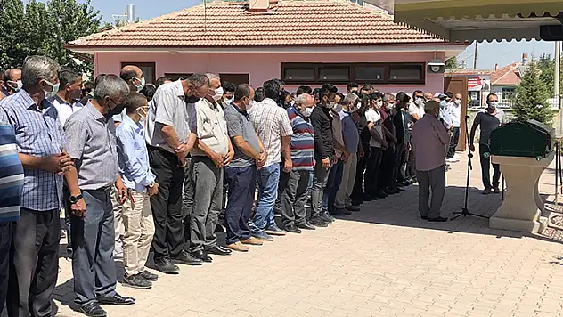 Konya'da otomobilin çarptığı 4 yaşındaki çocuğun cenazesi defnedildi
