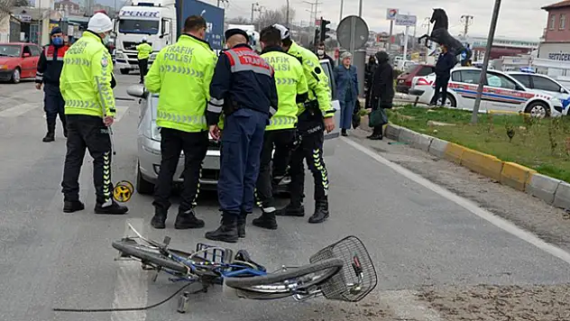 Konya'da otomobilin çarptığı bisiklet sürücüsü ağır yaralandı