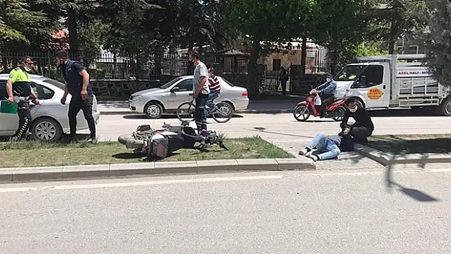 Konya'da otomobilin çarptığı elektrikli bisiklet sürücüsü yaralandı