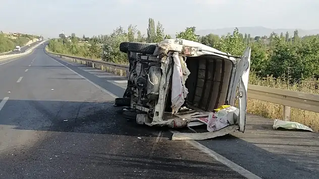 Konya'da otomobilin çarptığı tarım işçilerini taşıyan kamyonetteki 8 kişi yaralandı
