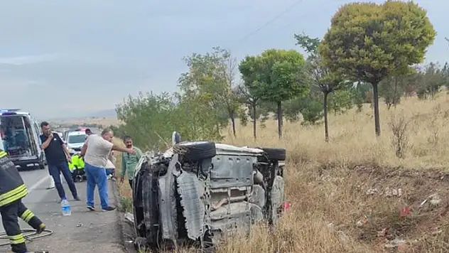 Konya'da otomobilin devrilmesi sonucu 1'i ağır 4 kişi yaralandı
