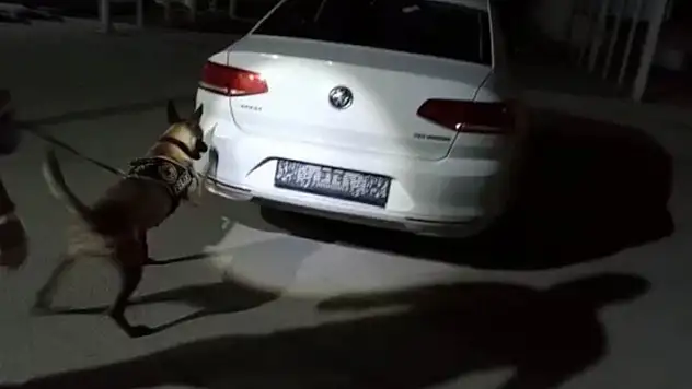 Konya'da otomobilin gizli bölmesinde torba torba uyuşturucu ele geçirildi
