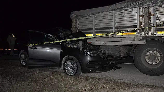 Konya'da otomobilin tıra çarptığı kazada 2 kişi yaralandı
