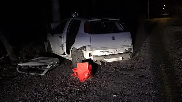 Konya'da otomobiliyle elektrik direğine çarpan sürücü hayatını kaybetti