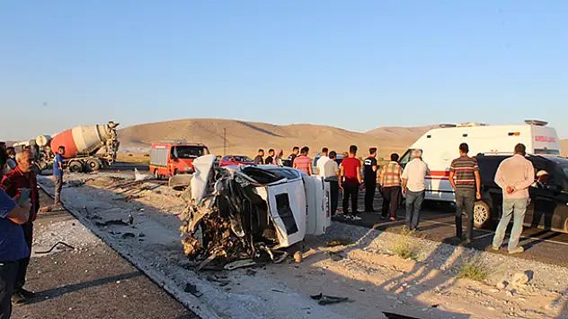 Konya'da otomobille beton mikseri çarpıştı: 1 ölü