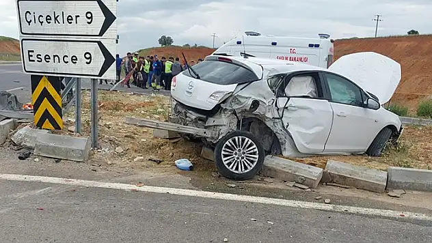Konya'da otomobille çarpışan işçi servis minibüsü devrildi: 12 yaralı