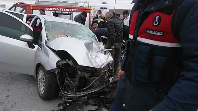 Konya'da otomobille kamyonet çarpıştı: 3 yaralı