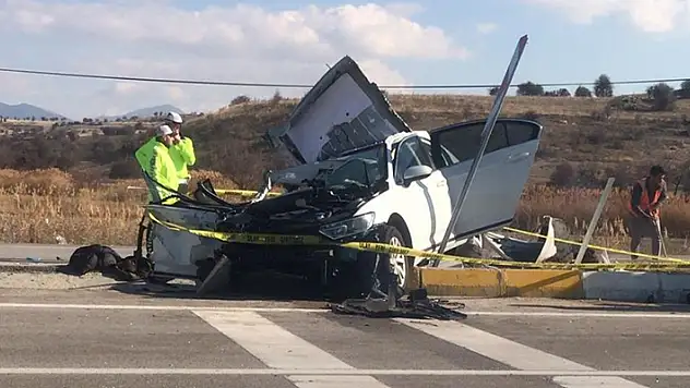 Konya'da otomobille kamyonetin çarpıştığı kazada üniversiteli genç kız öldü, 4 kişi yaralandı
