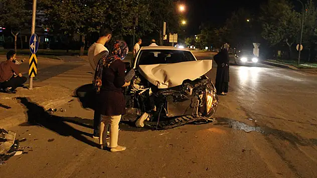 Konya'da otomobille minibüs çarpıştı: 1 yaralı