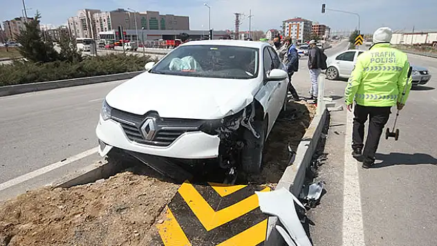 Konya'da otomobille motosikletin çarpıştığı kazada 2 kişi yaralandı