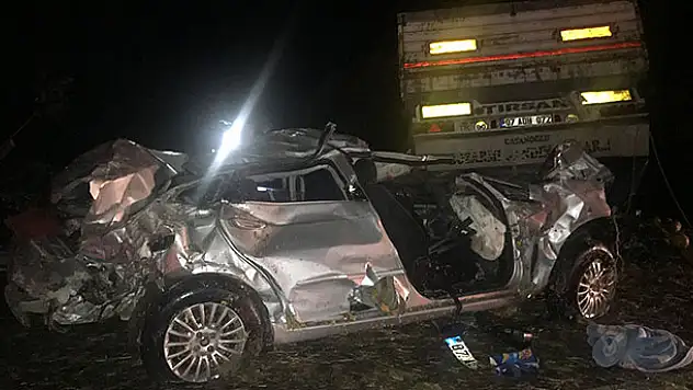 Konya'da otomobille tır çarpıştı: 2 ölü, 3 yaralı