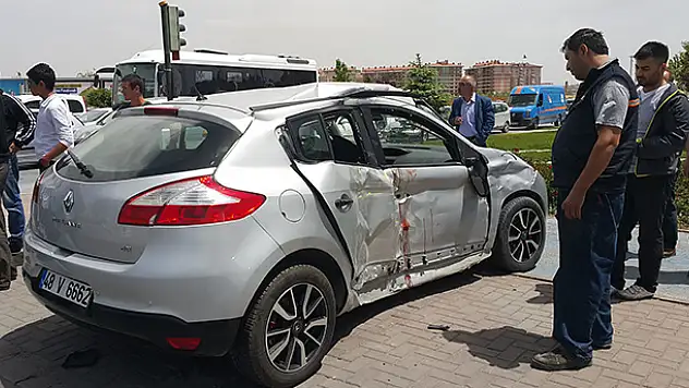 Konya'da otomobille tır çarpıştı: 7 yaralı