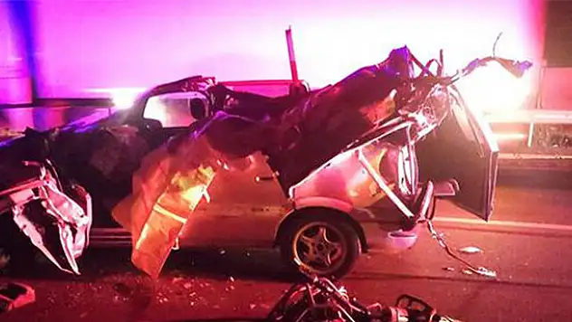 Konya'da otomobille tırın çarpışması sonucu 3 kişi öldü, 5 kişi yaralandı