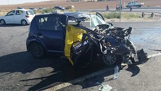 Konya'da otomobille traktör çarpıştı: 1 ölü, 2 yaralı