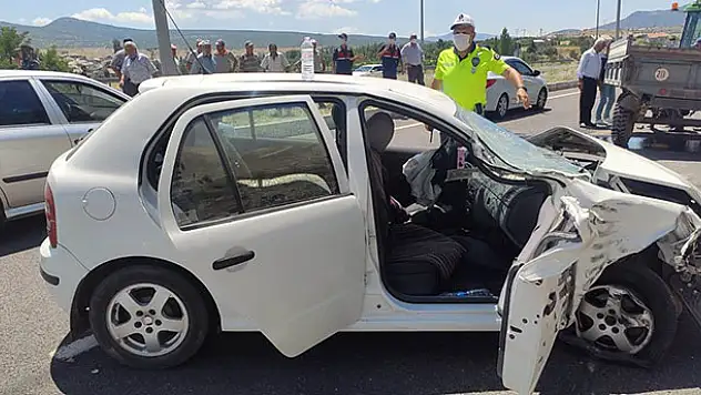 Konya'da otomobille traktör çarpıştı: 3 yaralı