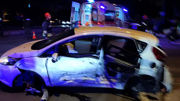 Konya'da otomobiller çarpıştı: 16 yaşındaki 2 genç öldü, 1 kişi yaralandı
