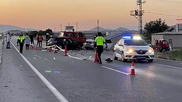Konya'da otomobiller çarpıştı 4 ölü, 2 bebek yaralı
