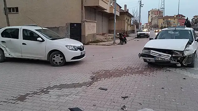 Konya'da otomobiller çarpıştı: 4 yaralı