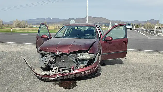Konya'da otomobiller çarpıştı: 5 yaralı