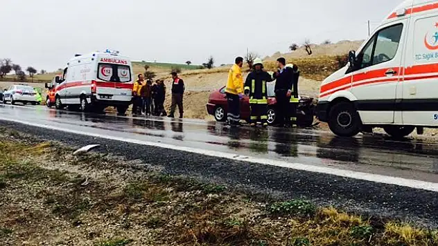 Konya'da otomobiller çarpıştı 6 kişi yaralandı