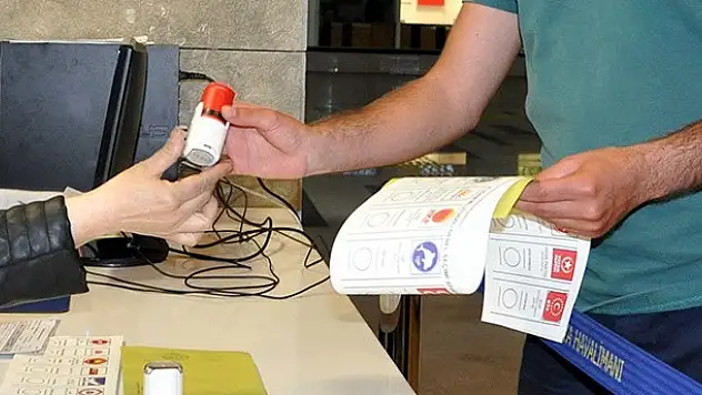 Konya'da oy kullanma işlemi başladı