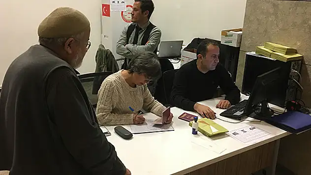 Konya'da oy verme işlemi başladı