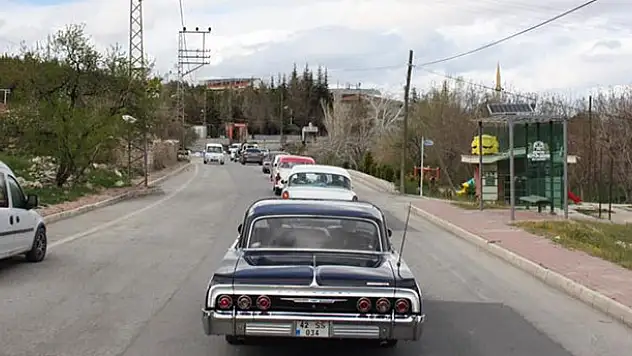 Konya'da özel gençlere klasik otomobillerle nostalji turu