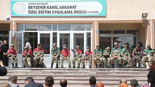 Konya'da özel öğrenci kınalı kuzuların temsili askerlik coşkusu
