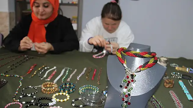 Konya'da özel öğrenciler hem üretiyor hem de gelir elde ediyor
