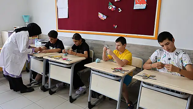 Konya'da özel öğrenciler, Özel Genç KOMEK Yaz Okulu'nda yeteneklerini keşfediyor