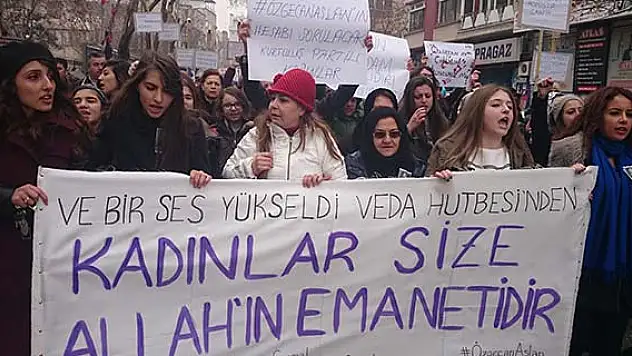 Konya'da Özgecan için yürüyüş yapıldı
