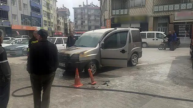 Konya'da park halindeki hafif ticari araçta yangın çıktı

