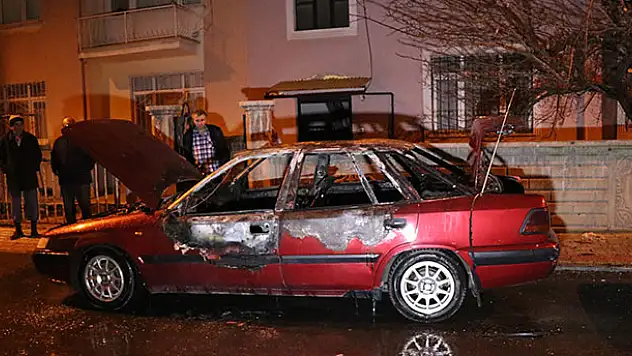 Konya'da park halindeki otomobil kundaklandı