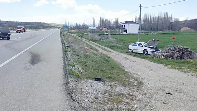 Konya'da park halindeki otomobile arkadan çarpan otomobildeki 3 kişi yaralandı
