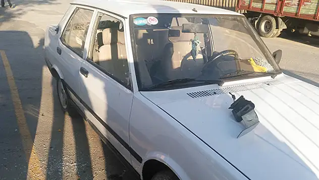 Konya'da park halindeki otomobillerin camları kırıldı