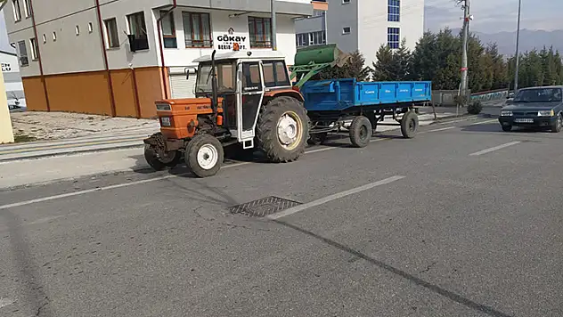 Konya'da park halindeki traktörden düşen 2 yaşındaki çocuk yaralandı
