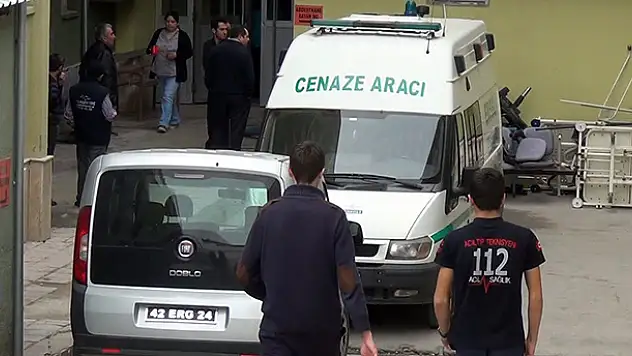 Konya'da parkta rahatsızlanan liseli genç öldü