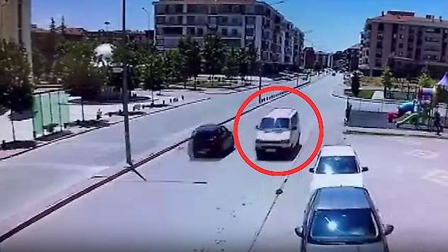 Konya'da pes dedirten görüntü! Minibüsle ters yönde ilerledi