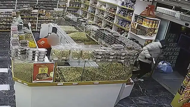 Konya'da petrol istasyonunda oyuncak tabancayla 600 bin liralık soygun 