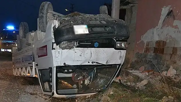 Konya'da pikap duvara çarptı:1 yaralı