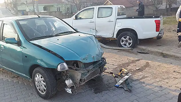 Konya'da  pikap ile otomobil çarpıştı: 2 yaralı