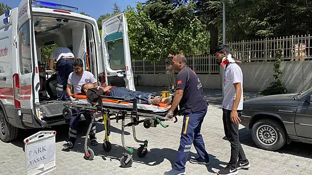 Konya'da pikap traktöre bağlı saman balya makinesine çarptı: 3 yaralı
