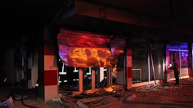 Konya'da Pkk'ya yakınlığıyla bilinen dernek yakıldı